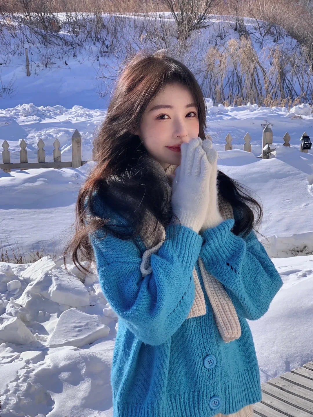 Bí quyết trang điểm và làm tóc “bất chấp” gió lạnh