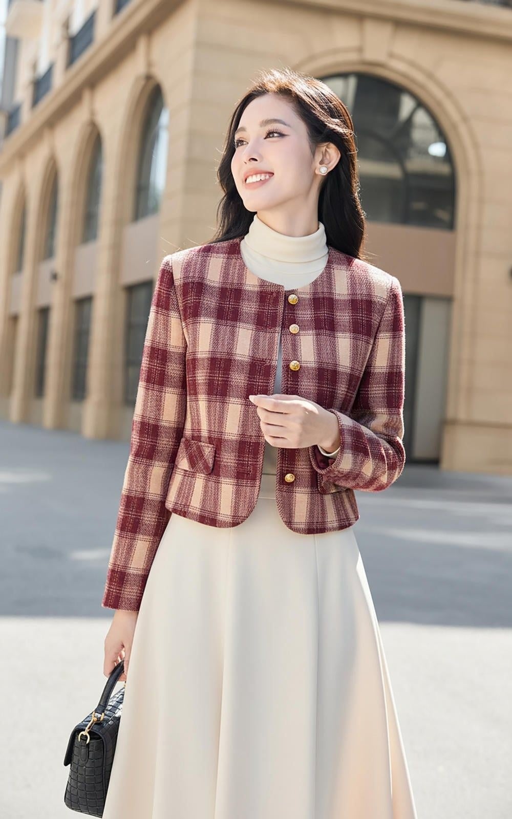 Đỏ burgundy và màu be/kem