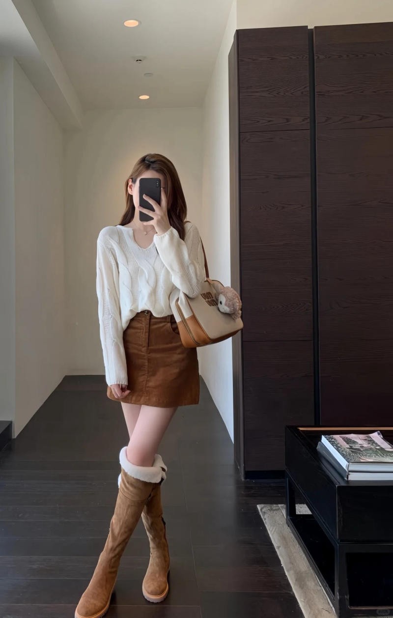 Chân váy ngắn chữ A + Áo Len Cổ Tim