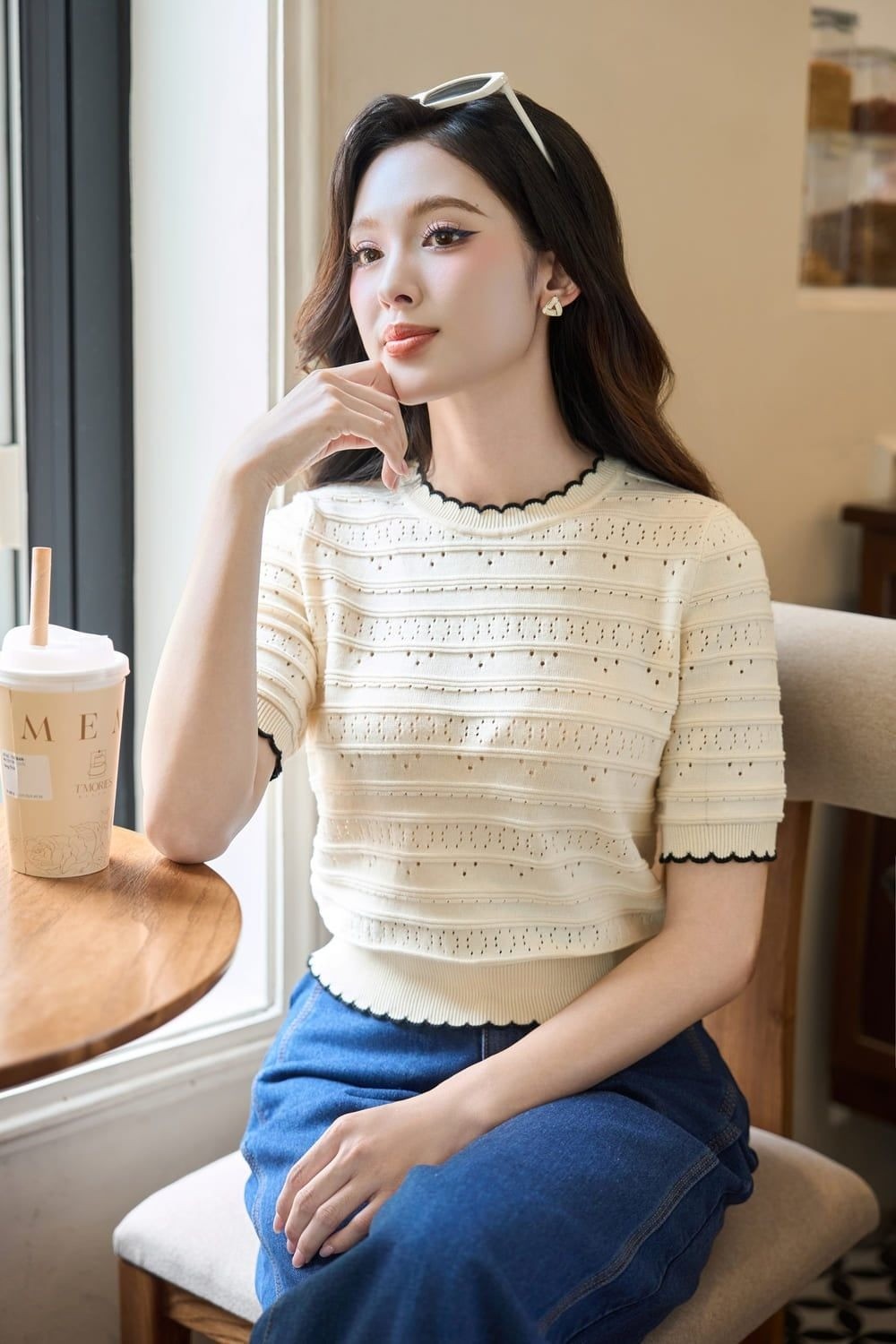 Áo len cộc tay họa tiết tim đục lỗ phối viền răng cưa