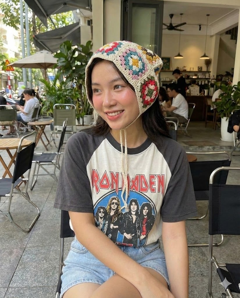 Bonnet len móc và Áo phông graphic