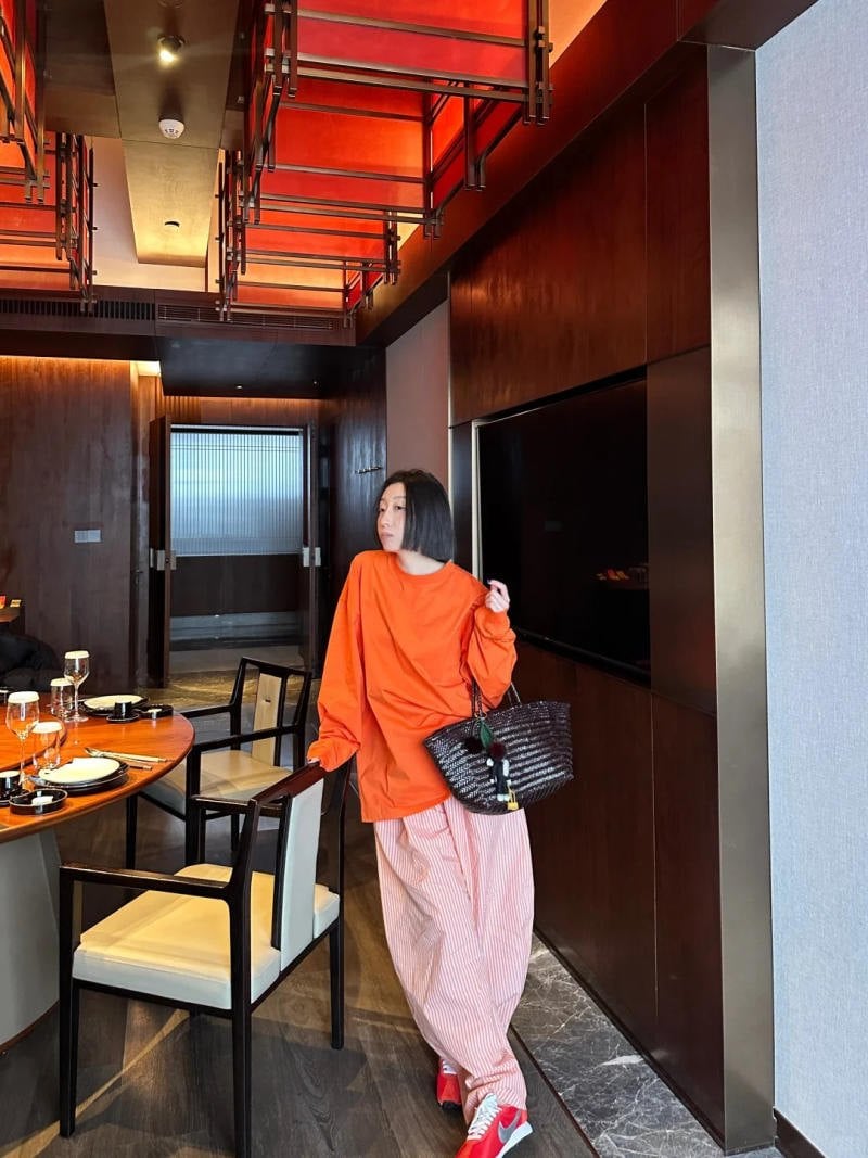 Quần hồng phối áo màu gì vừa xinh vừa trendy?