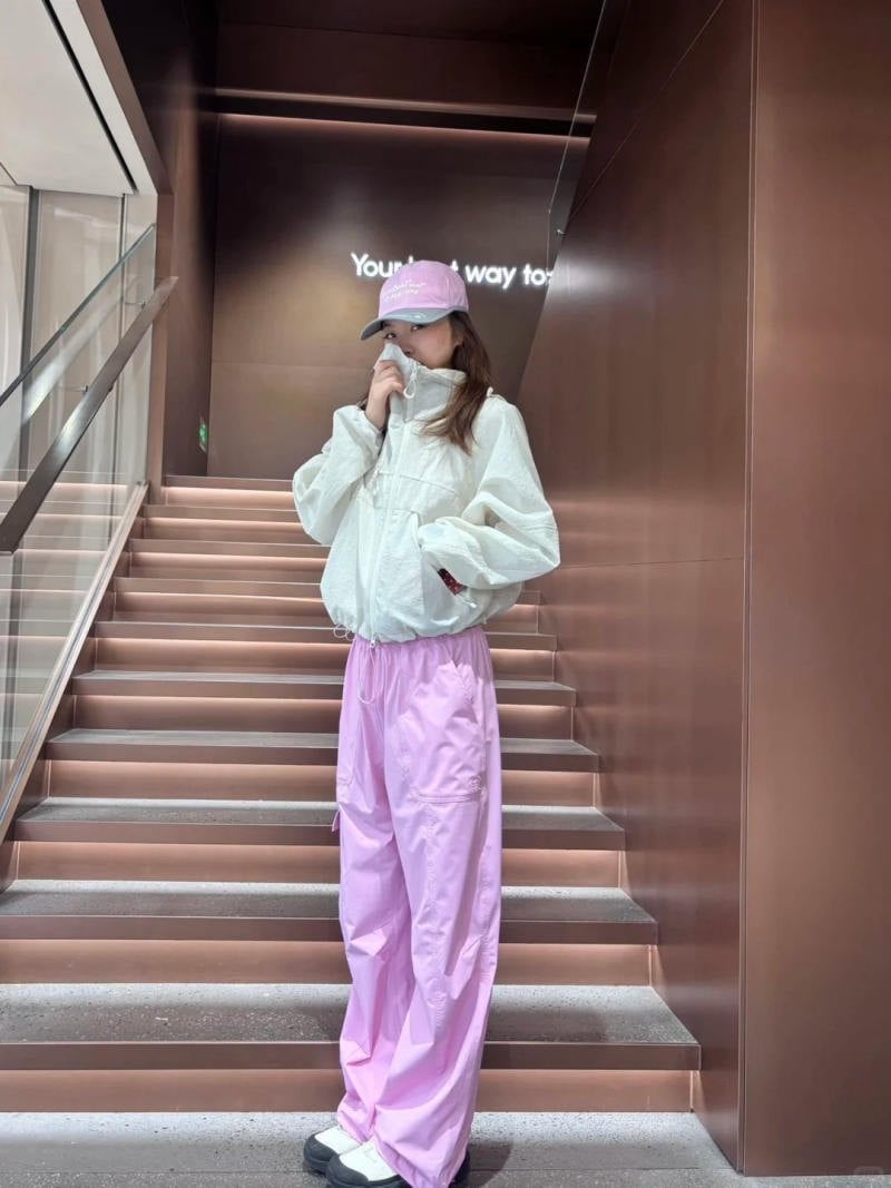 Quần hồng phối áo màu gì vừa xinh vừa trendy?