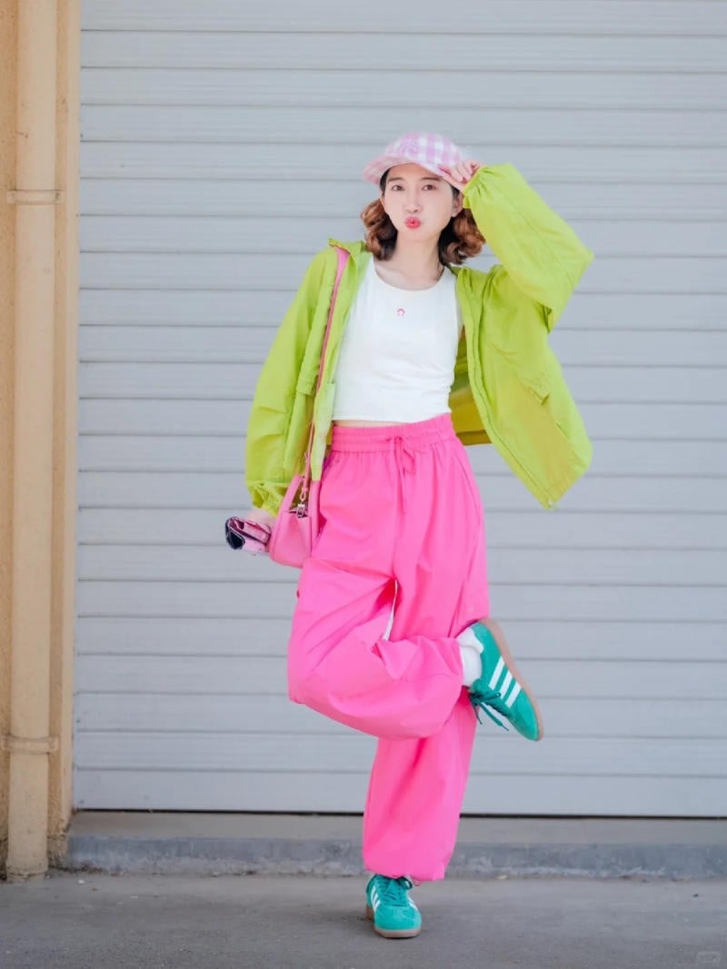 Quần hồng phối áo màu gì vừa xinh vừa trendy?