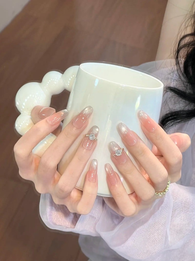 mẫu nail móng nhọn tròn