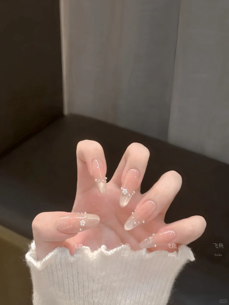 mẫu nail móng nhọn tròn