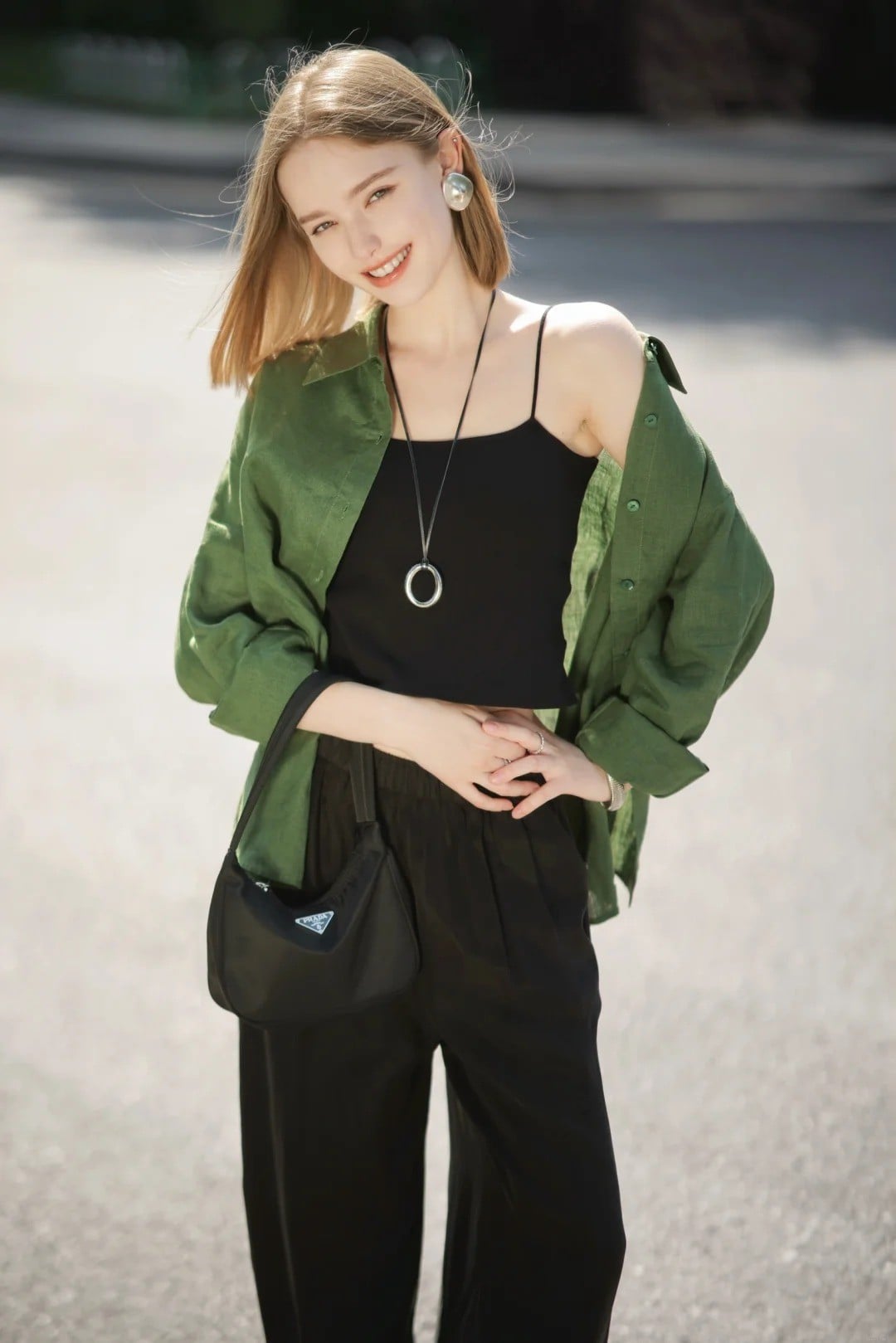 ao-mau-xanh-reu-phoi-voi-quan-mau-gi