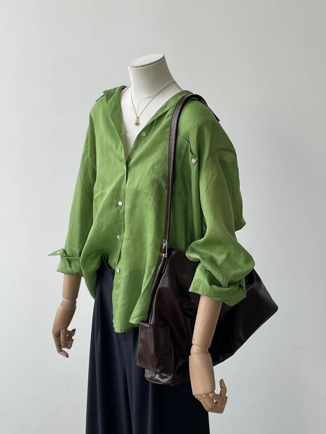 ao-mau-xanh-reu-phoi-voi-quan-mau-gi