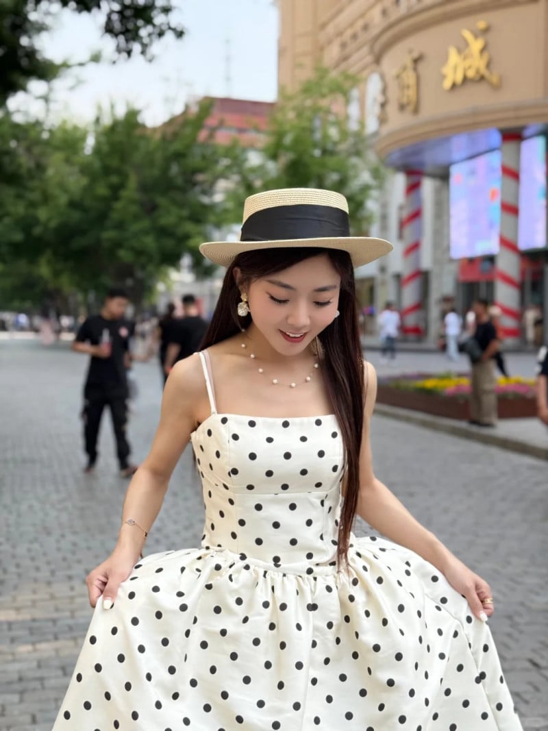 bắp chân to mặc váy gì