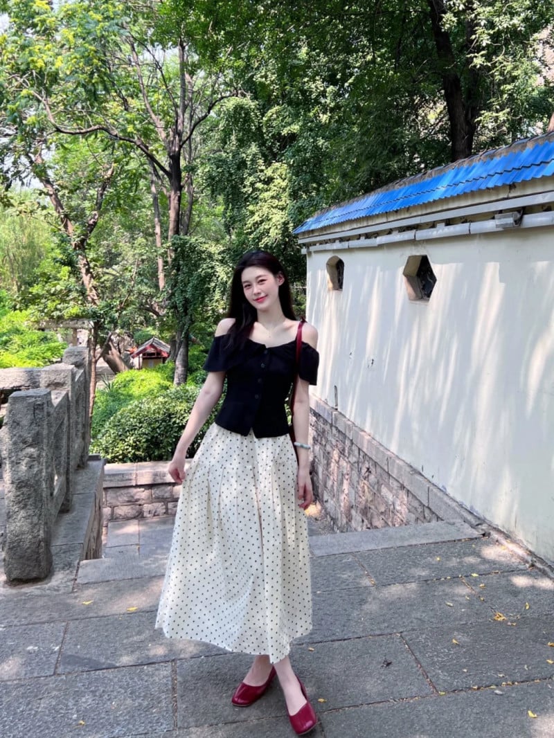 bắp chân to mặc váy gì