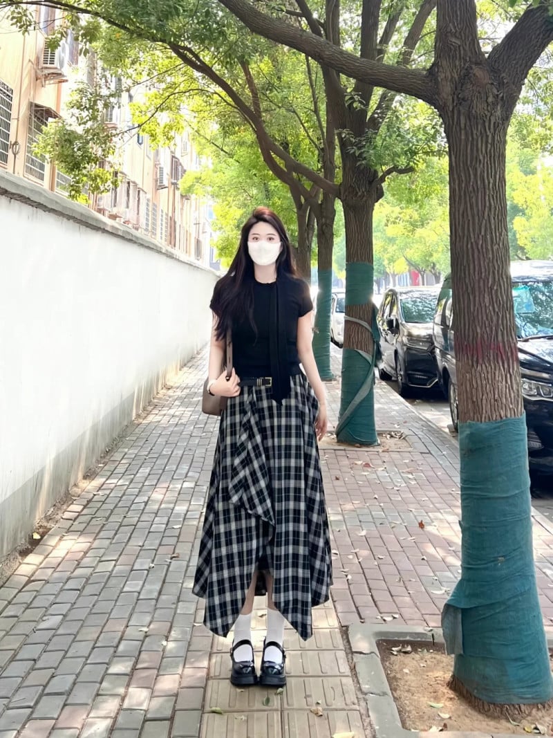 bắp chân to mặc váy gì