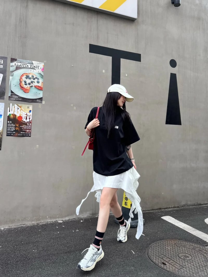 bắp chân to mặc váy gì