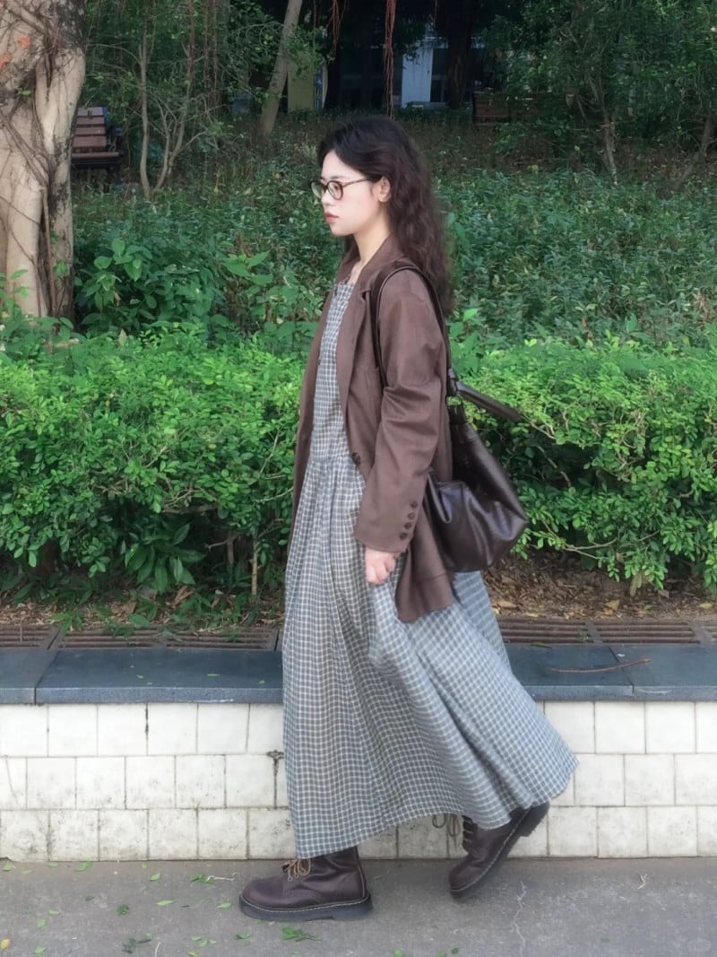 bắp chân to mặc váy gì