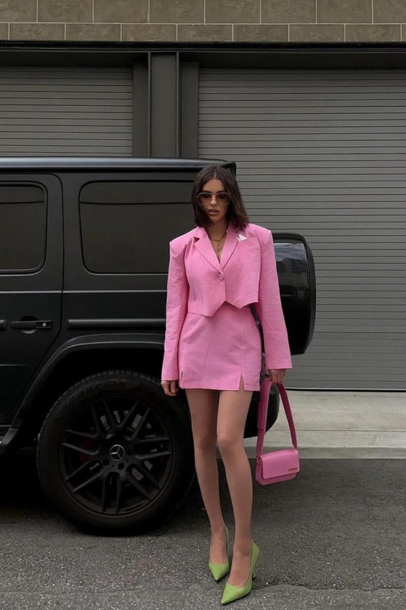 Blazer Cropped & Chân Váy Mini Linen Hồng