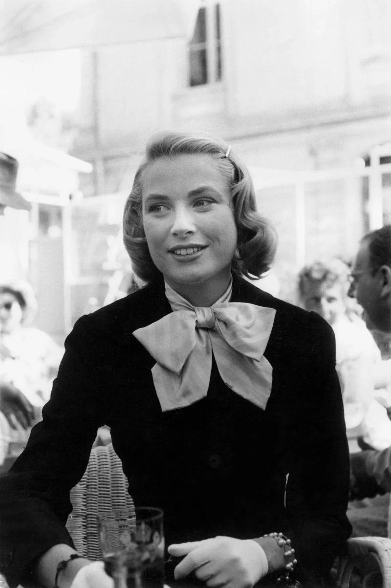 Khi chiếc nơ không chỉ là phụ kiện