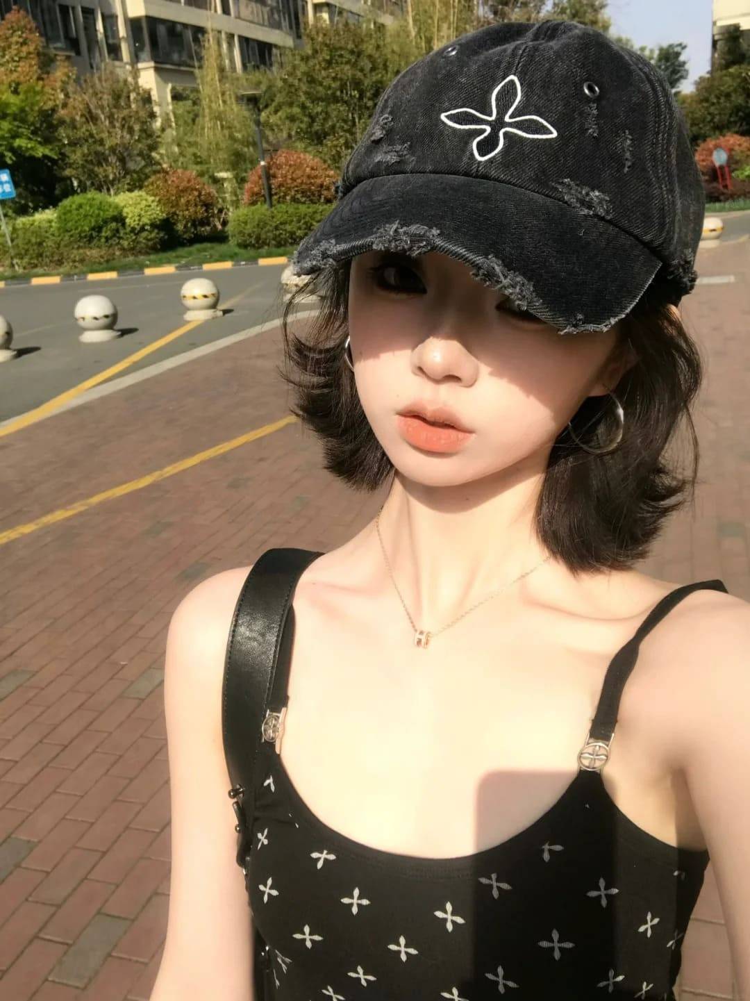 cách đội mũ lưỡi trai đẹp cho nữ