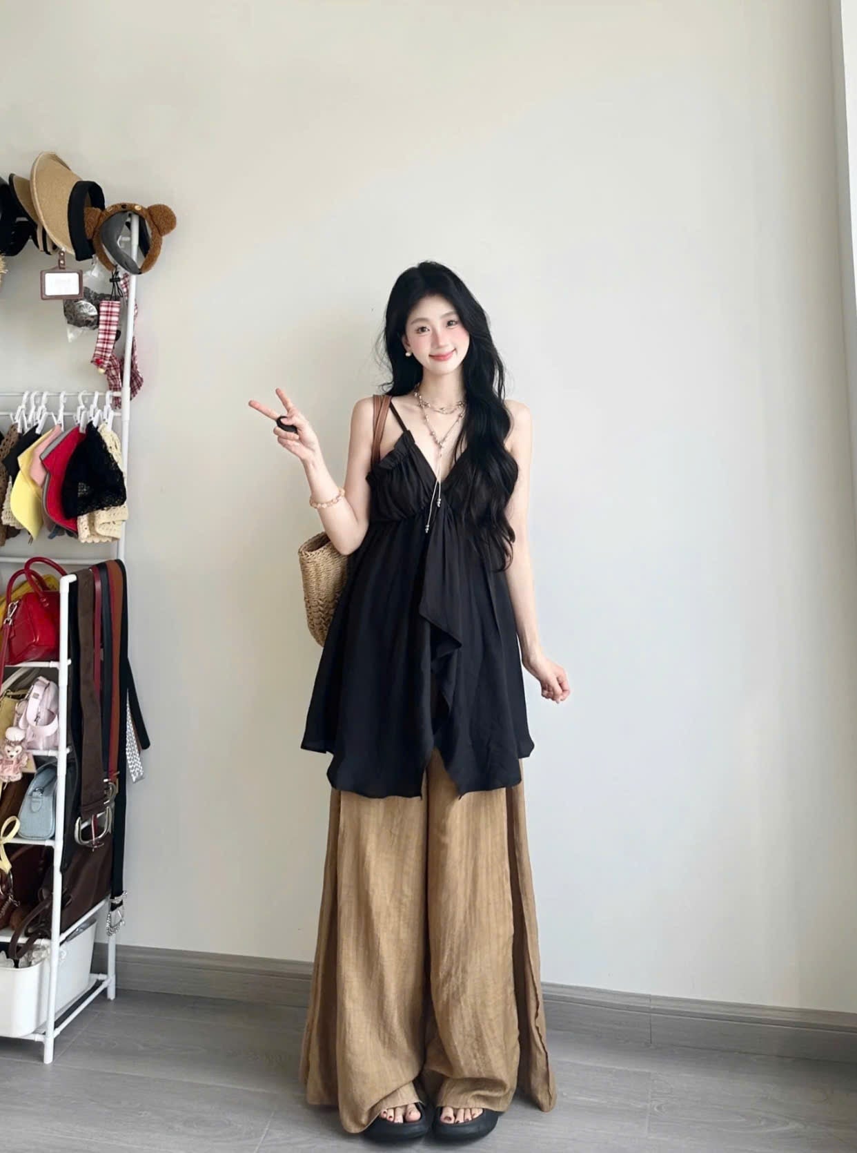 Áo hai dây babydoll chất voan màu đen