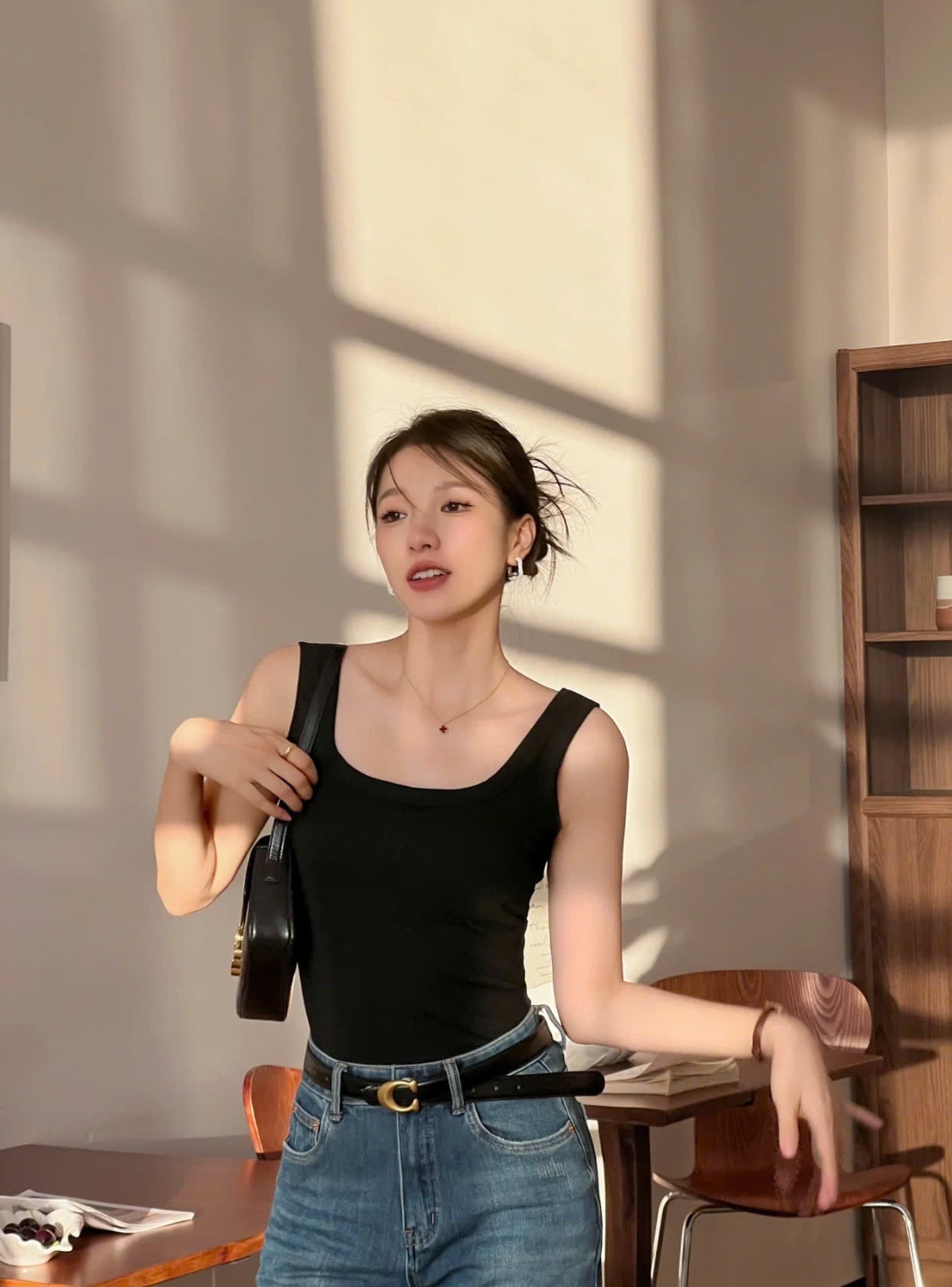 Áo tank top bản to chất thun gân màu đen