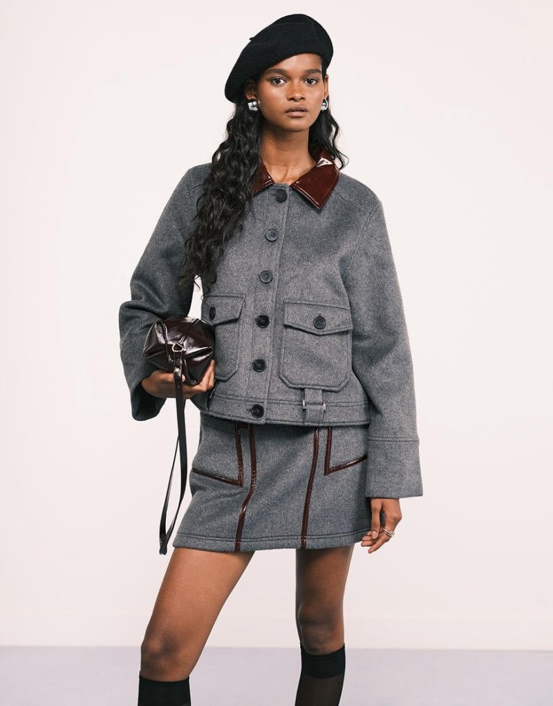 Set áo khoác và chân váy ghi + Cổ áo và viền da nâu + Mũ nồi đen