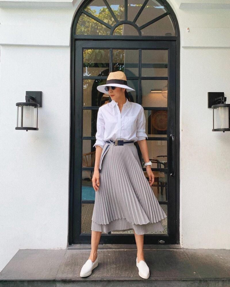 Chân váy midi xếp ly màu ghi + Áo sơ mi trắng + Vải cotton