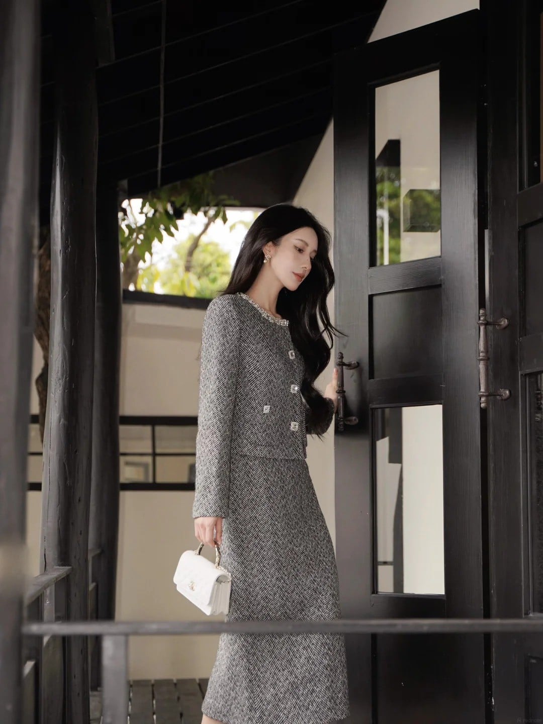 cách phối đồ với chân váy dạ tweed
