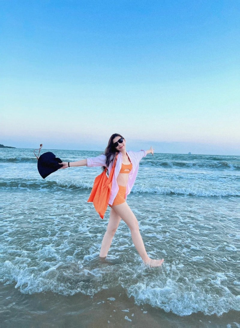 màu cam kết hợp với màu gì