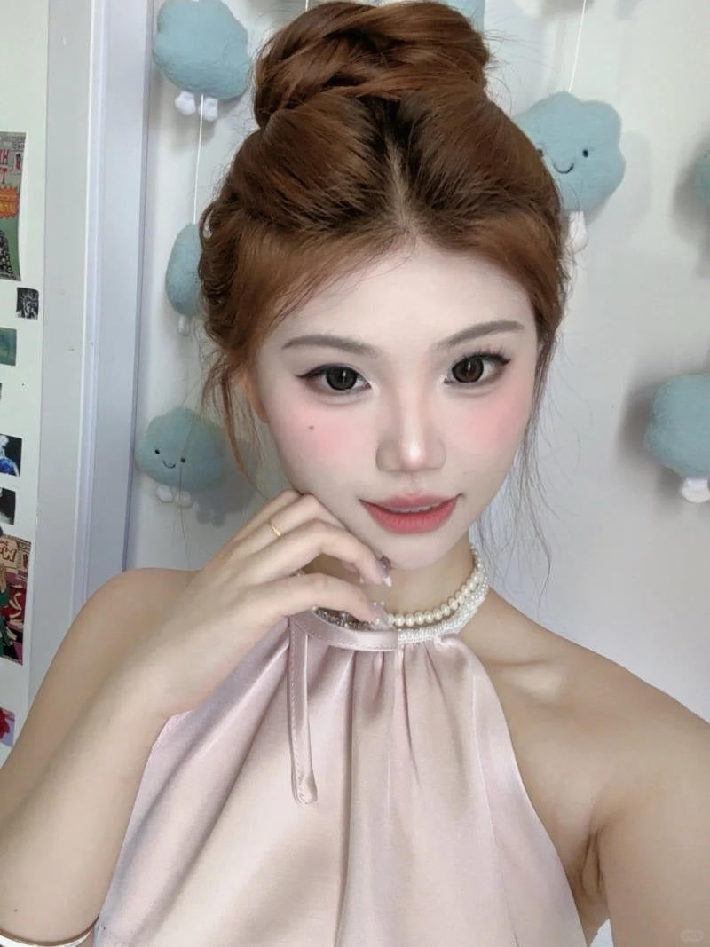 cách búi tóc không bị già