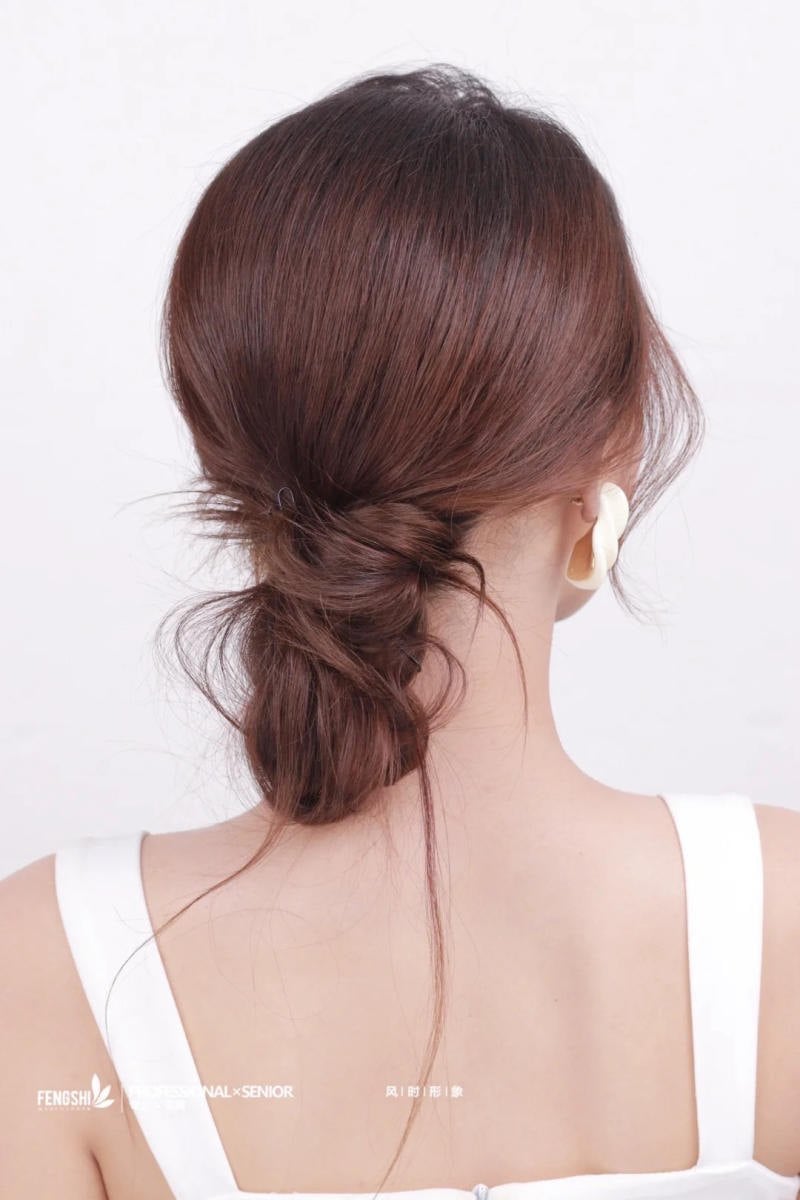 cách búi tóc không bị già