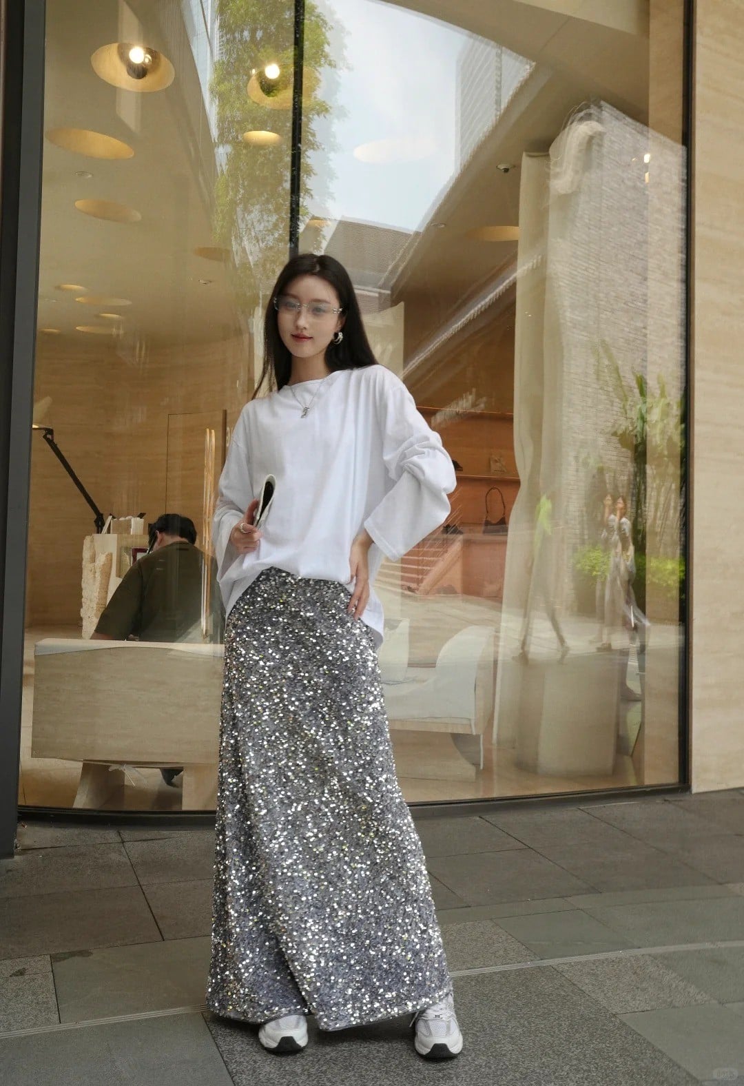 Set 6: Áo phông ôm body và chân váy đính kết kim sa (Sequins)