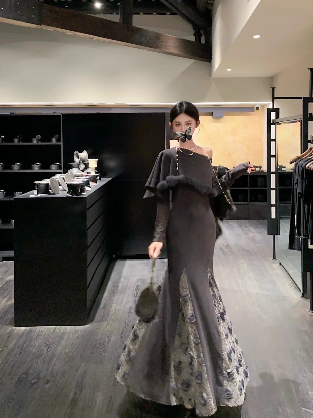 Set 14: Áo cổ yếm cách điệu và chân váy xếp tầng (Tiered Skirt)