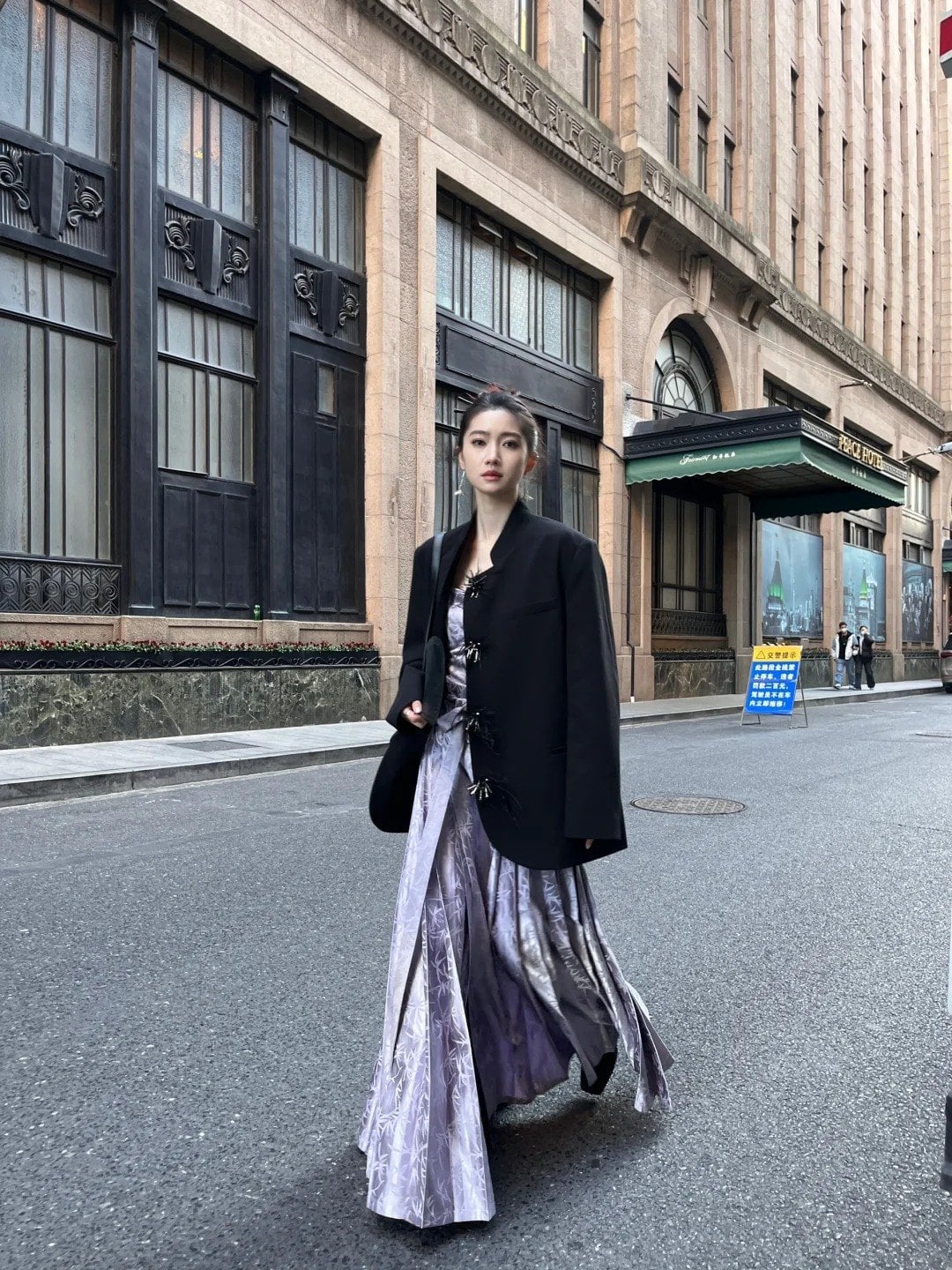 Set 4: Áo Blazer thắt eo và chân váy xếp ly (Pleated Skirt)