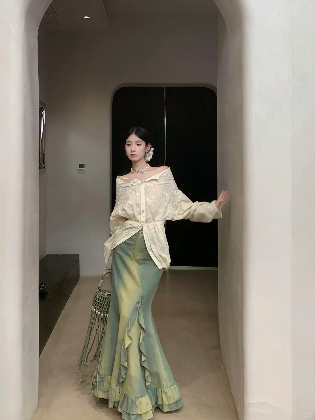 Set 11: Áo sơ mi voan xuyên thấu và chân váy nhung (Velvet)