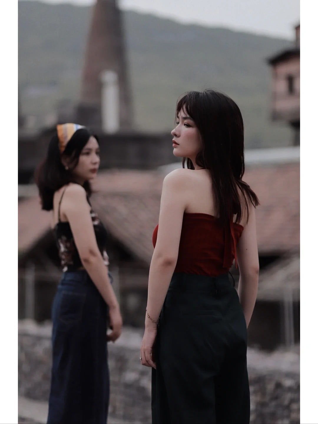 Một người rõ, một người mờ (focus)