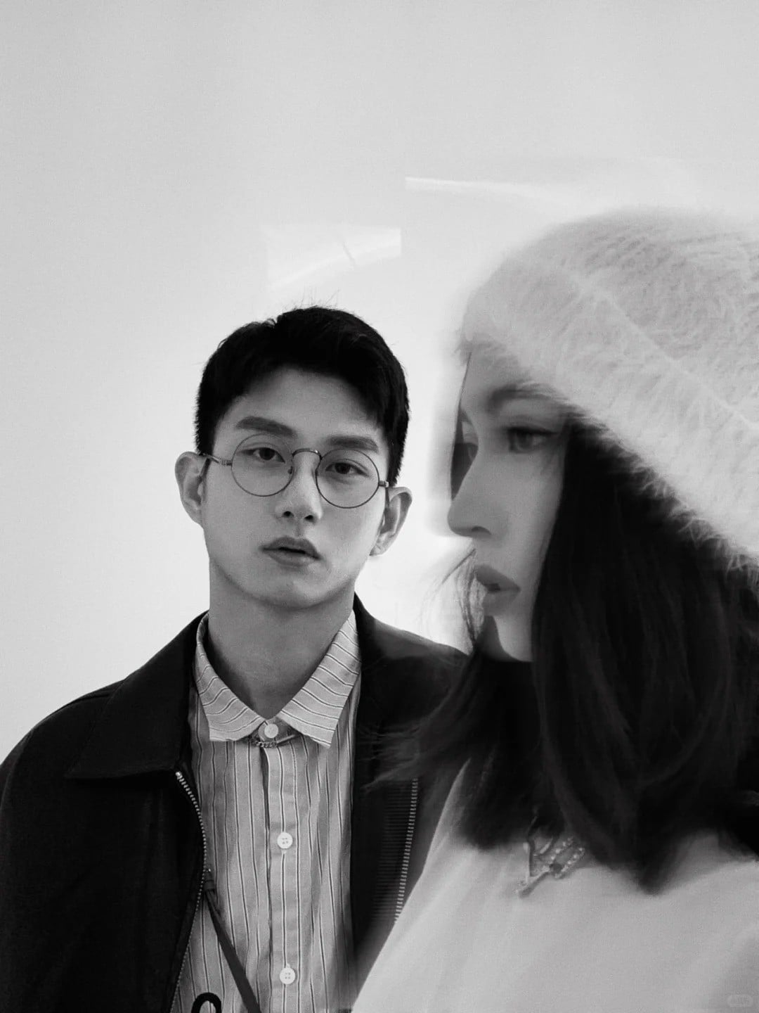 Một người rõ, một người mờ (focus)