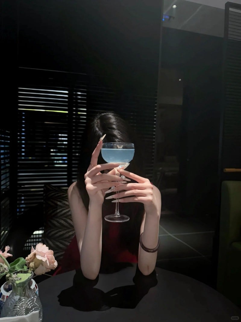 chụp ảnh che mặt