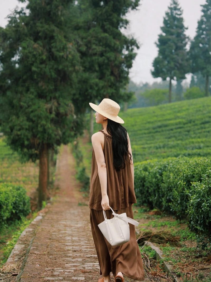 28. Tạo dáng chuyển động: Bước đi và xoay váy