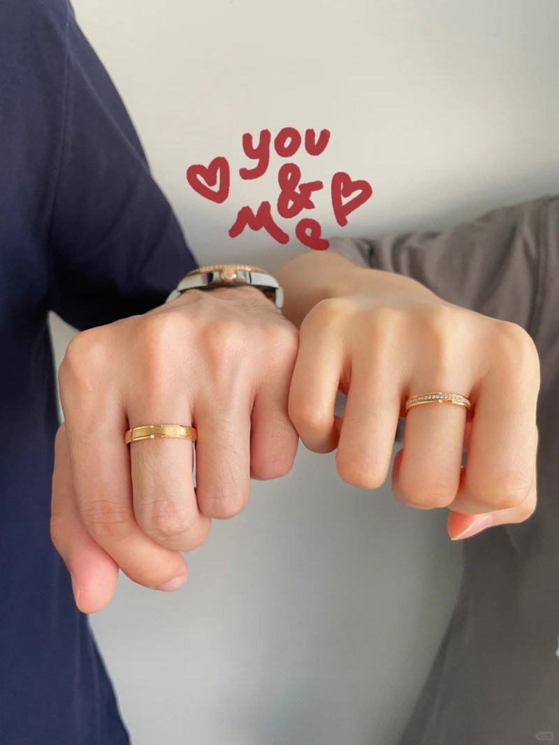 cách chụp ảnh khoe nhẫn đôi