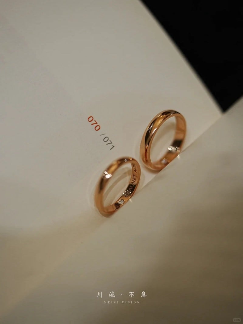 cách chụp ảnh khoe nhẫn đôi