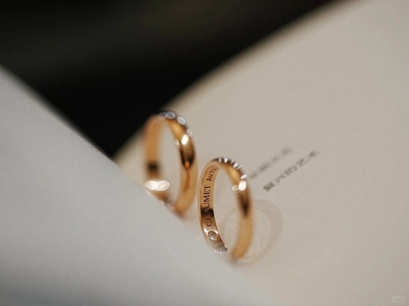 cách chụp ảnh khoe nhẫn đôi