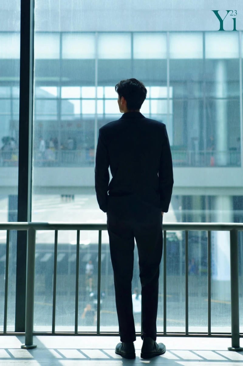 Bờ vai vững chãi và sự trầm tư