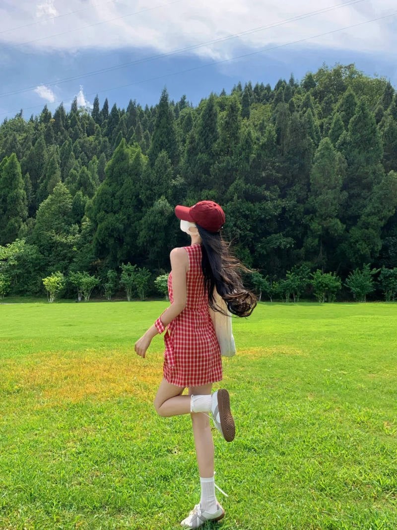 4. Dáng bước đi dạo chơi năng động