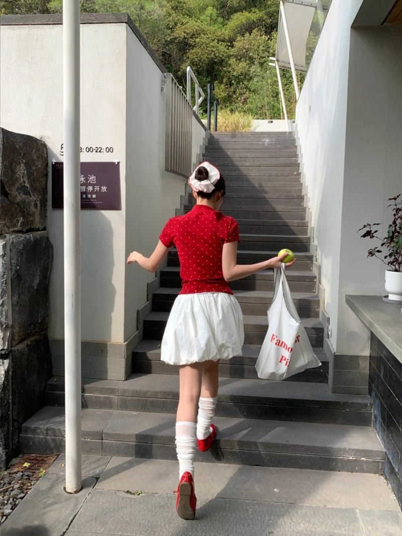 21. Dáng bước lên cầu thang tinh nghịch