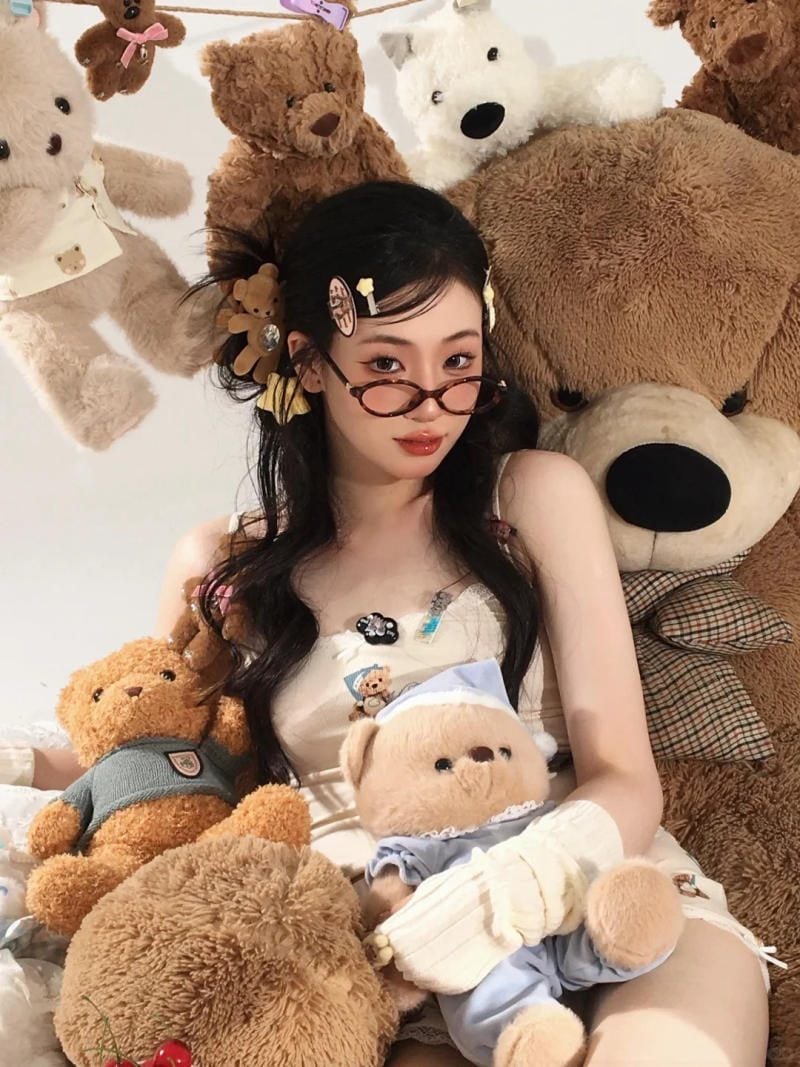 chụp ảnh với gấu bông