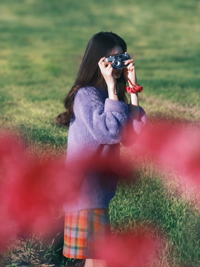 cách tạo dáng chụp ảnh với hoa