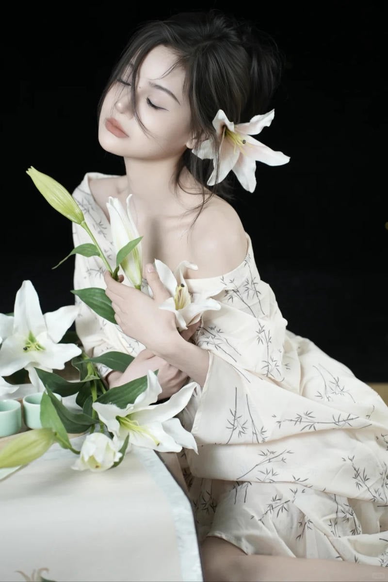 18. Tư thế ngả người ra sau, mắt nhắm hờ