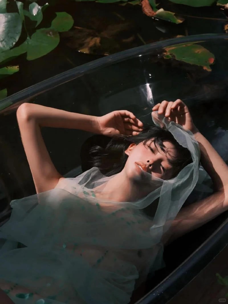 chụp ảnh với hoa súng