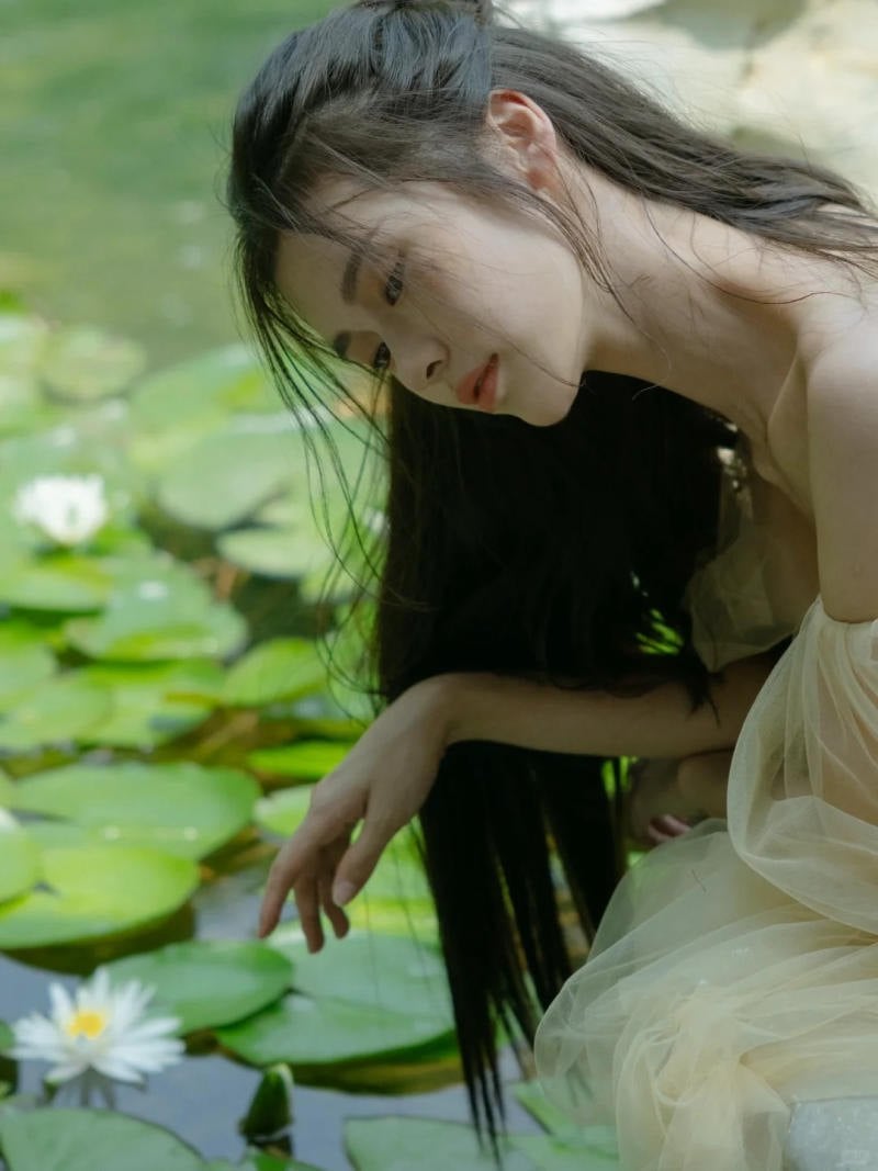 chụp ảnh với hoa súng