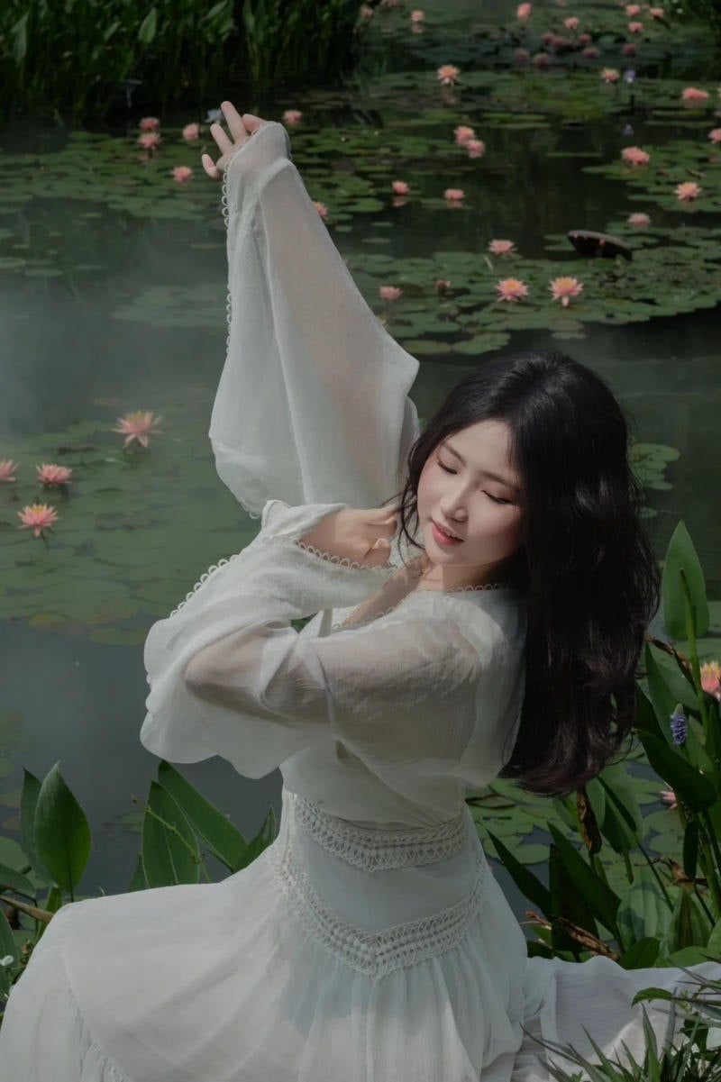 chụp ảnh với hoa súng