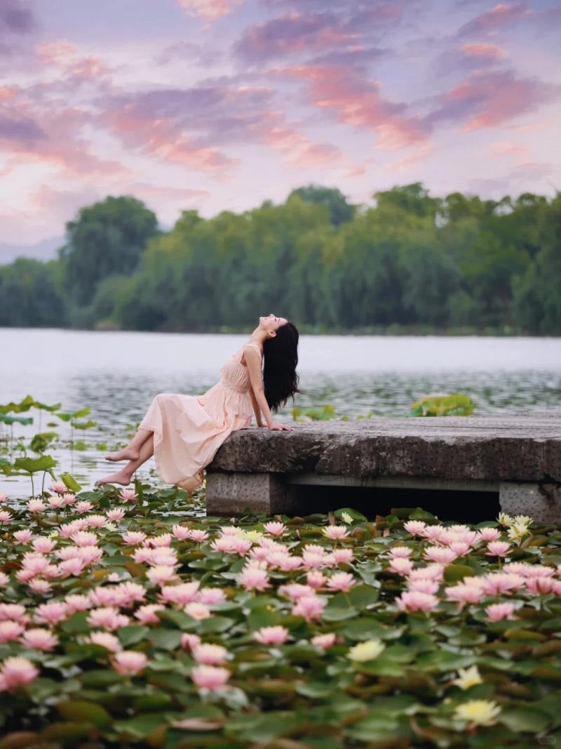 chụp ảnh với hoa súng