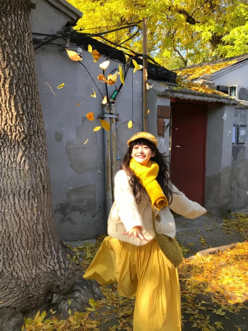 18. Tư thế tung lá, vui đùa tự nhiên